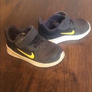 Toddler Nike tennis shoes